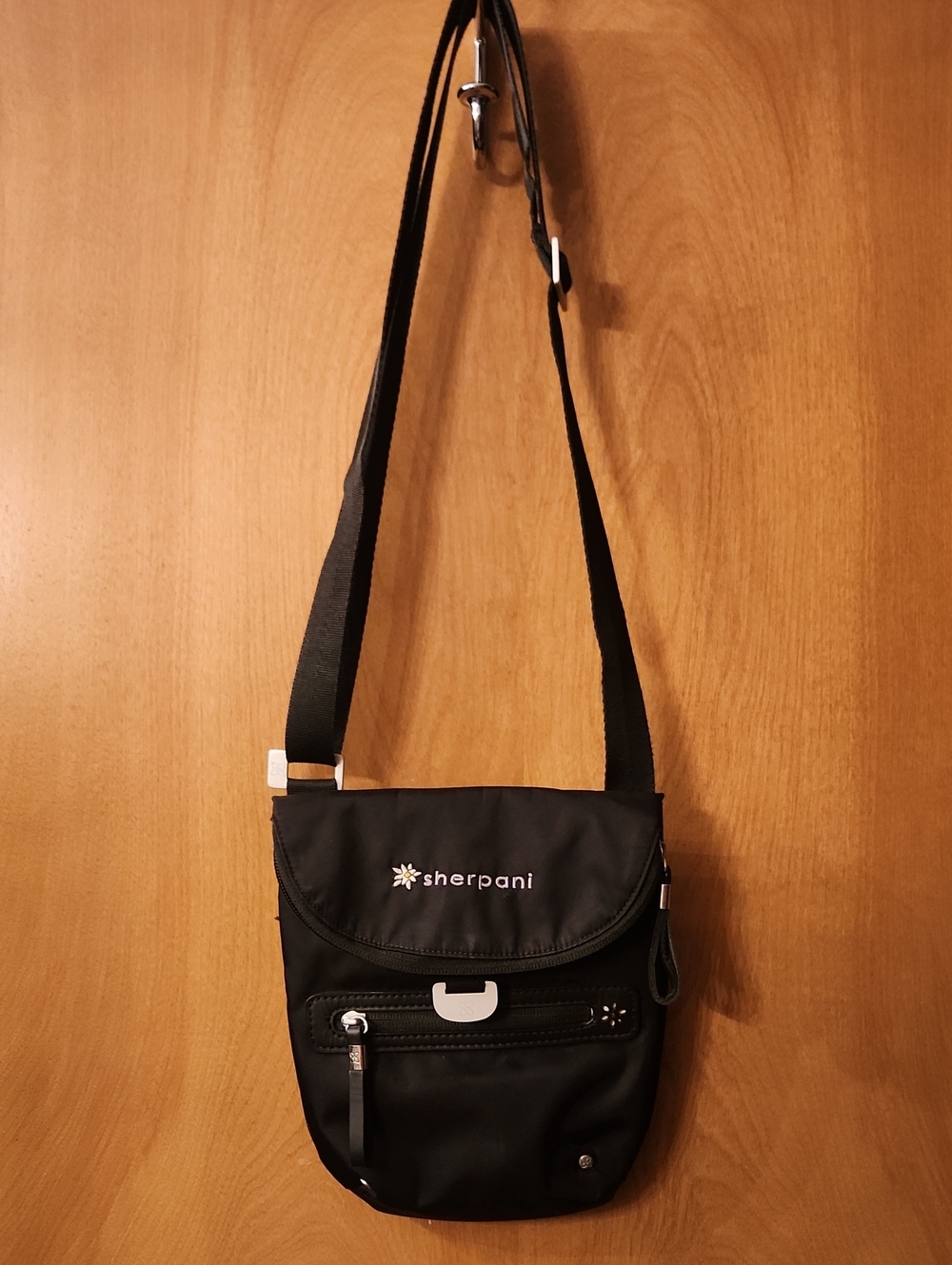 Sherpani Black Compact Messenger Crossbody Bag
